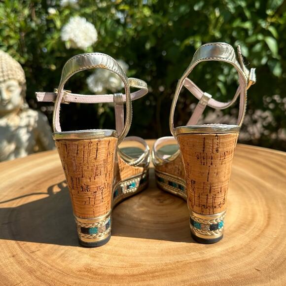 VINCE CAMUTO Womens Cork Wedge Sandal Heels in Patent Leather Gold Size 5.5 - Picture 4 of 7